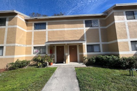 Touwnhouse à louer à Pembroke Pines, Floride: 2 chambres, 103.4 m2 № 2023833 - photo 15