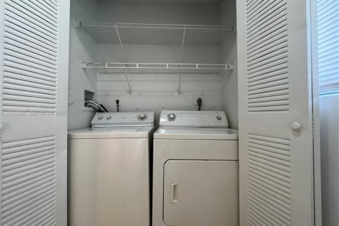 Touwnhouse à louer à Pembroke Pines, Floride: 2 chambres, 103.4 m2 № 2023833 - photo 5