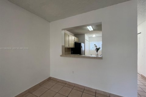 Touwnhouse à louer à Pembroke Pines, Floride: 2 chambres, 103.4 m2 № 2023833 - photo 3