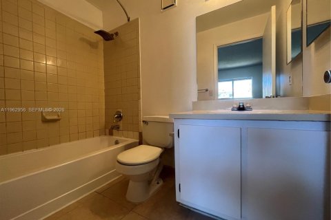 Touwnhouse à louer à Pembroke Pines, Floride: 2 chambres, 103.4 m2 № 2023833 - photo 12