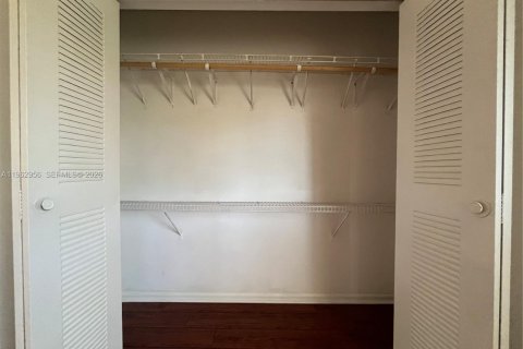 Touwnhouse à louer à Pembroke Pines, Floride: 2 chambres, 103.4 m2 № 2023833 - photo 8