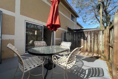 Touwnhouse à louer à Pembroke Pines, Floride: 2 chambres, 103.4 m2 № 2023833 - photo 13