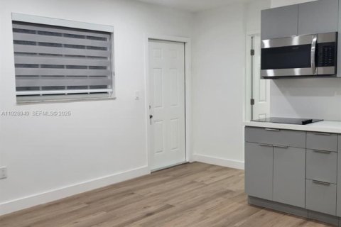 Apartment in Sweetwater, Florida 1 bedroom № 1987845 - photo 4