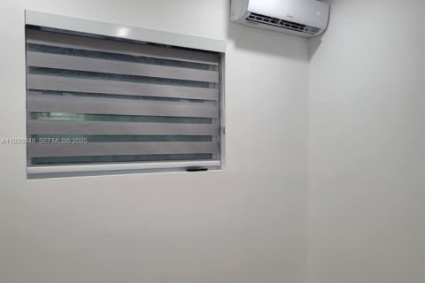 Apartment in Sweetwater, Florida 1 bedroom № 1987845 - photo 9