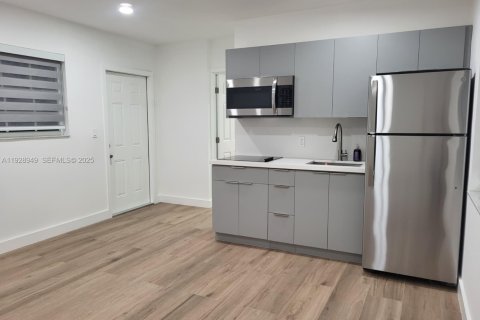 Apartment in Sweetwater, Florida 1 bedroom № 1987845 - photo 1