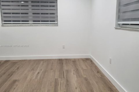 Apartment in Sweetwater, Florida 1 bedroom № 1987845 - photo 15