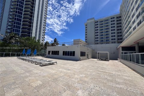 Condo in Sunny Isles Beach, Florida  № 1781653 - photo 22