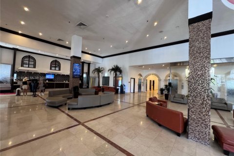 Condo in Sunny Isles Beach, Florida  № 1781653 - photo 4