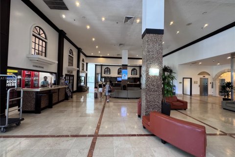 Condo in Sunny Isles Beach, Florida  № 1781653 - photo 1