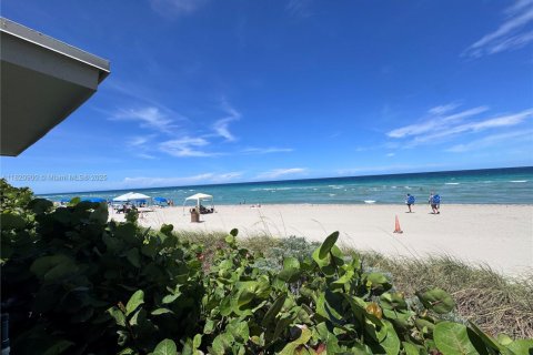 Condo in Sunny Isles Beach, Florida  № 1781653 - photo 20