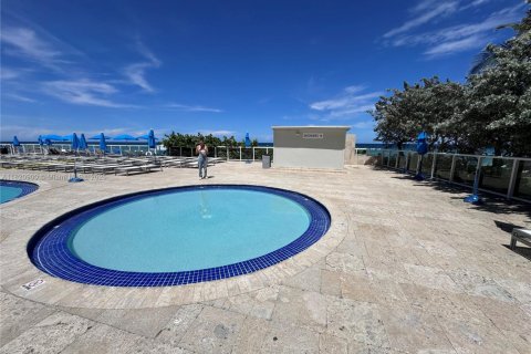 Condo in Sunny Isles Beach, Florida  № 1781653 - photo 21