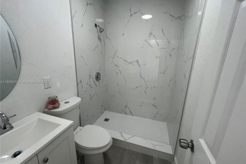 Villa ou maison à louer à Miami, Floride: 2 chambres, 97.55 m2 № 1952203 - photo 23