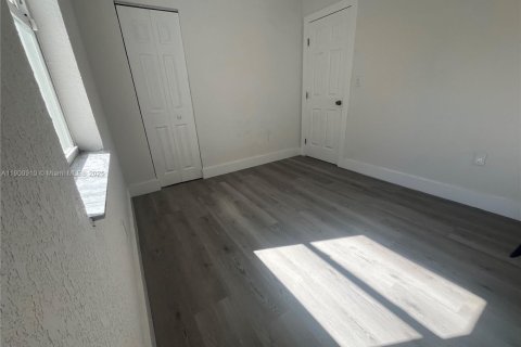 Villa ou maison à louer à Miami, Floride: 2 chambres, 97.55 m2 № 1952203 - photo 22