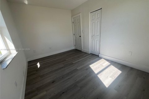 Villa ou maison à louer à Miami, Floride: 2 chambres, 97.55 m2 № 1952203 - photo 19