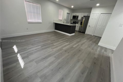 Villa ou maison à louer à Miami, Floride: 2 chambres, 97.55 m2 № 1952203 - photo 6