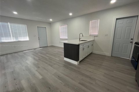 Villa ou maison à louer à Miami, Floride: 2 chambres, 97.55 m2 № 1952203 - photo 8