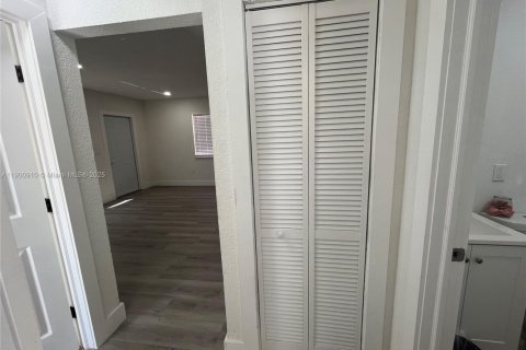 Villa ou maison à louer à Miami, Floride: 2 chambres, 97.55 m2 № 1952203 - photo 26