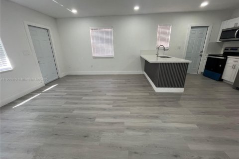 Villa ou maison à louer à Miami, Floride: 2 chambres, 97.55 m2 № 1952203 - photo 7