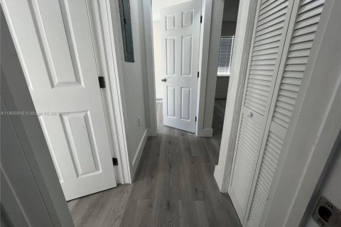 Villa ou maison à louer à Miami, Floride: 2 chambres, 97.55 m2 № 1952203 - photo 25