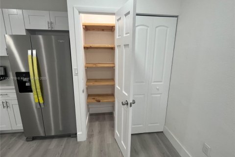 Villa ou maison à louer à Miami, Floride: 2 chambres, 97.55 m2 № 1952203 - photo 11