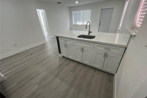 Villa ou maison à louer à Miami, Floride: 2 chambres, 97.55 m2 № 1952203 - photo 9