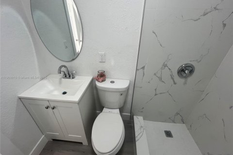 Villa ou maison à louer à Miami, Floride: 2 chambres, 97.55 m2 № 1952203 - photo 24