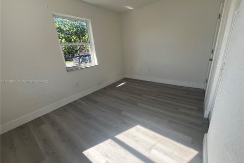 Villa ou maison à louer à Miami, Floride: 2 chambres, 97.55 m2 № 1952203 - photo 18