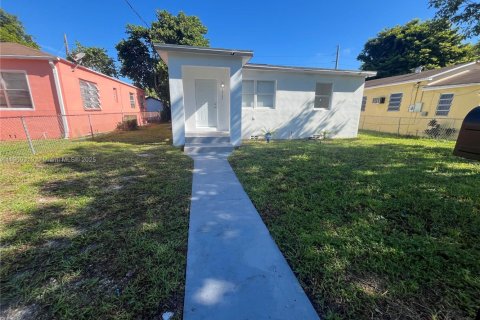 House in Miami, Florida 2 bedrooms, 97.55 sq.m. № 1952203