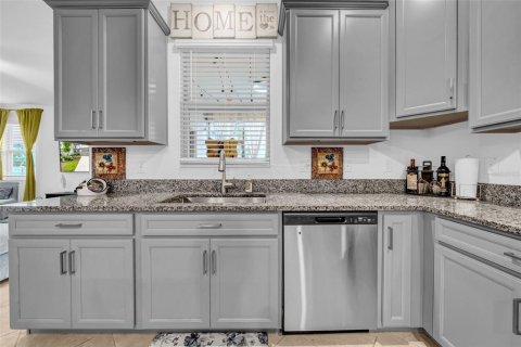 Adosado en venta en New Port Richey, Florida, 4 dormitorios, 229.1 m2 № 1769291 - foto 19