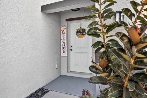House in Winter Haven, Florida 4 bedrooms, 285.67 sq.m. № 1884116 - photo 6