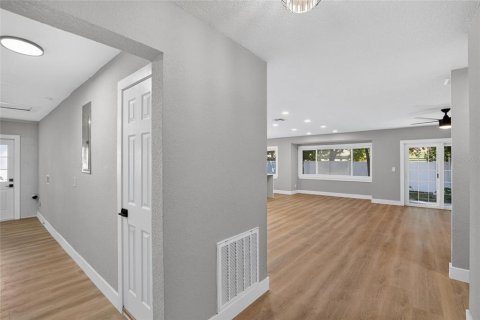House in Brandon, Florida 4 bedrooms, 193.24 sq.m. № 2419343 - photo 22