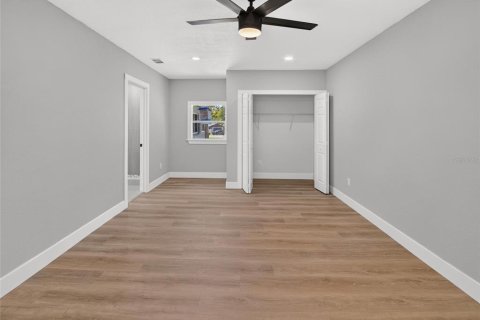 House in Brandon, Florida 4 bedrooms, 193.24 sq.m. № 2419343 - photo 25