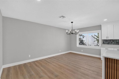 House in Brandon, Florida 4 bedrooms, 193.24 sq.m. № 2419343 - photo 17