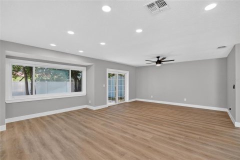 House in Brandon, Florida 4 bedrooms, 193.24 sq.m. № 2419343 - photo 20