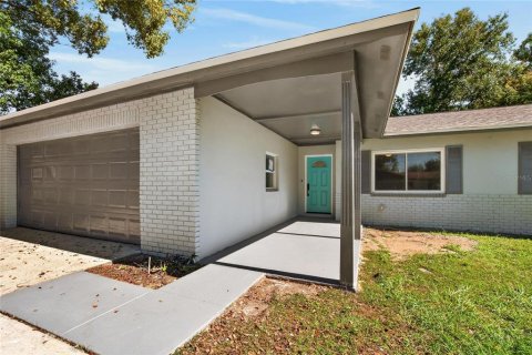 House in Brandon, Florida 4 bedrooms, 193.24 sq.m. № 2419343 - photo 5