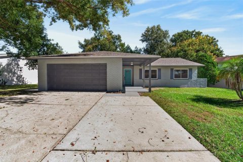 House in Brandon, Florida 4 bedrooms, 193.24 sq.m. № 2419343 - photo 4