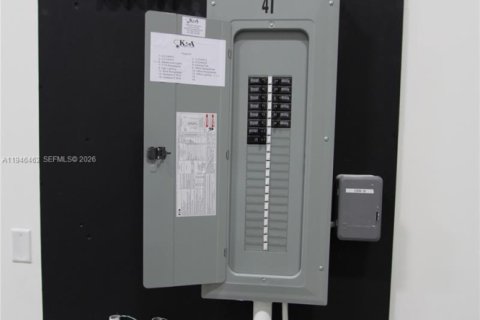 Купить коммерческую недвижимость в Суитуотер, Флорида № 2002778 - фото 12