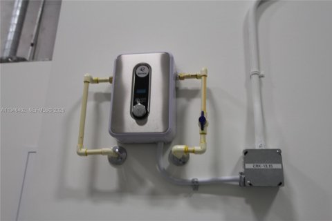 Купить коммерческую недвижимость в Суитуотер, Флорида № 2002778 - фото 10