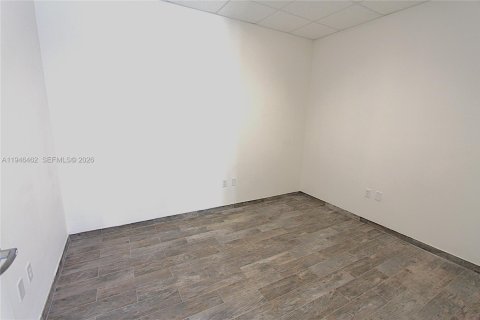 Купить коммерческую недвижимость в Суитуотер, Флорида № 2002778 - фото 3