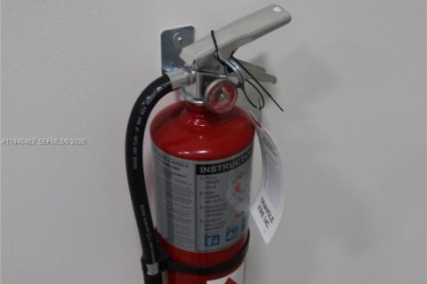 Купить коммерческую недвижимость в Суитуотер, Флорида № 2002778 - фото 13