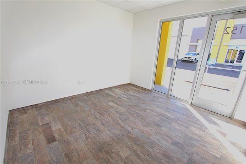 Купить коммерческую недвижимость в Суитуотер, Флорида № 2002778 - фото 2