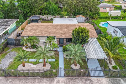 Купить виллу или дом в Майами-Гарденс, Флорида 3 спальни, 133.13м2, № 1953883 - фото 1