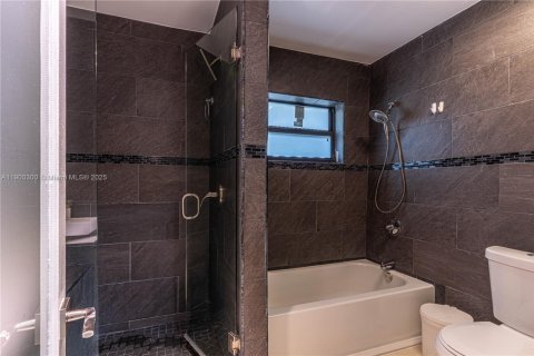 Купить виллу или дом в Майами-Гарденс, Флорида 3 спальни, 133.13м2, № 1953883 - фото 27