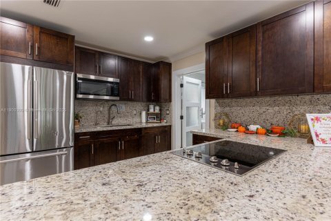 Купить виллу или дом в Майами-Гарденс, Флорида 3 спальни, 133.13м2, № 1953883 - фото 11