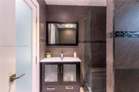 Купить виллу или дом в Майами-Гарденс, Флорида 3 спальни, 133.13м2, № 1953883 - фото 28