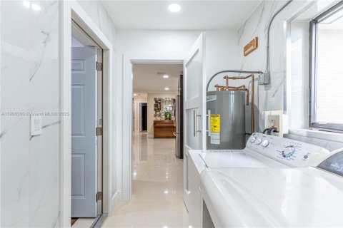 Купить виллу или дом в Майами-Гарденс, Флорида 3 спальни, 133.13м2, № 1953883 - фото 15