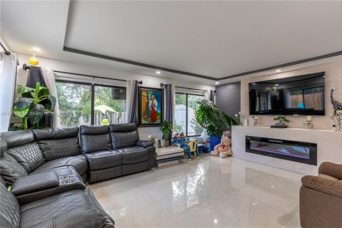 Купить виллу или дом в Майами-Гарденс, Флорида 3 спальни, 133.13м2, № 1953883 - фото 18