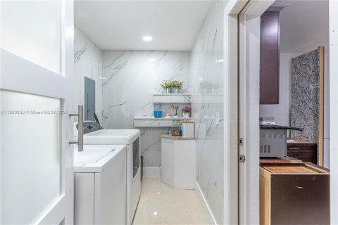 Купить виллу или дом в Майами-Гарденс, Флорида 3 спальни, 133.13м2, № 1953883 - фото 14