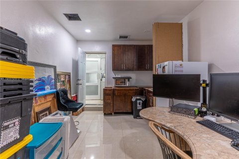 Купить виллу или дом в Майами-Гарденс, Флорида 3 спальни, 133.13м2, № 1953883 - фото 17