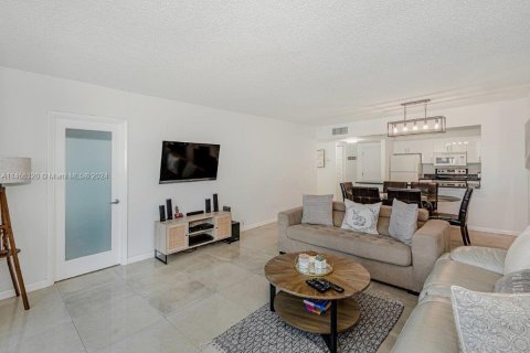 Copropriété à louer à Miami Beach, Floride: 2 chambres, 89.19 m2 № 2334936 - photo 18